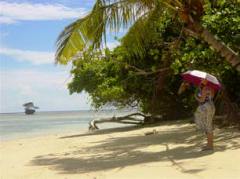 na vertrek vanaf strand Biak 