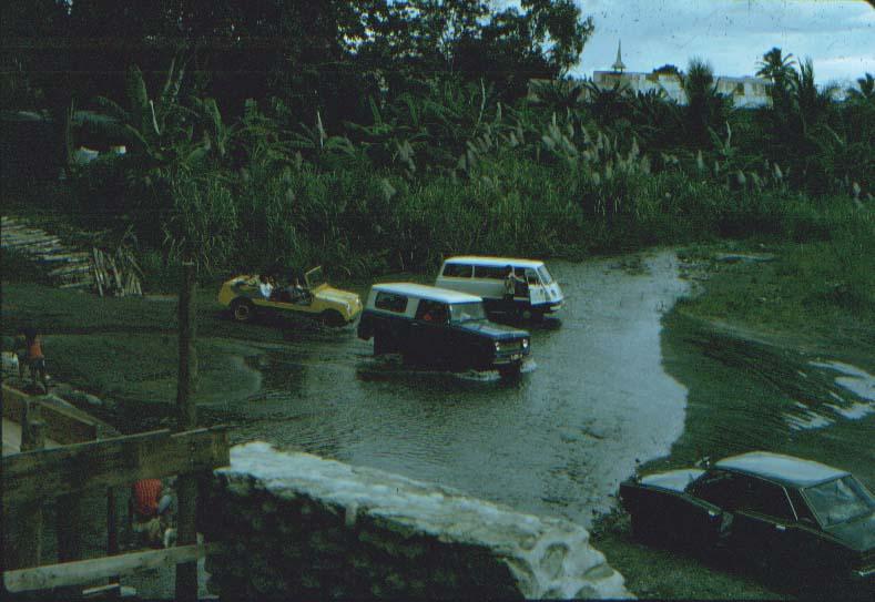BD/37/123 - 
bridge at Sentani: natural disasters 5
