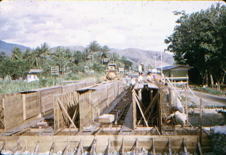 BD/37/127 - 
bridge at Sentani: natural disasters 9
