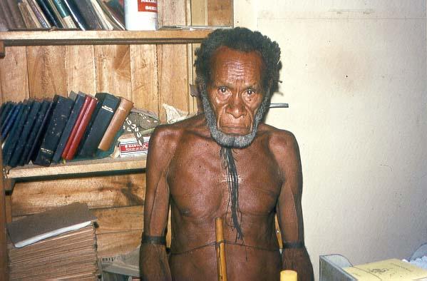 BD/37/247 -
Wamena: Kurelu, oorlogsopperhoofd