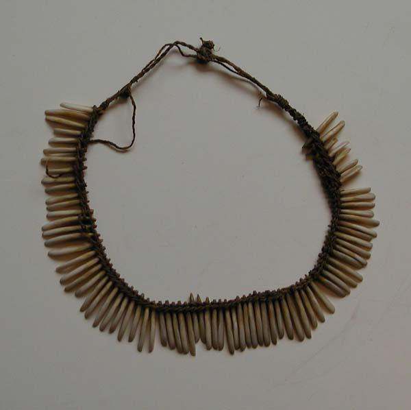 EA/41/6 - 
neck ornament 

