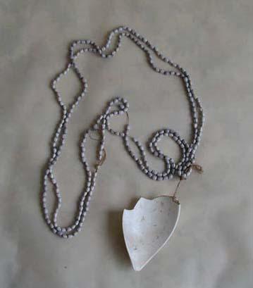 EA/59/21 - 
neck ornament 
