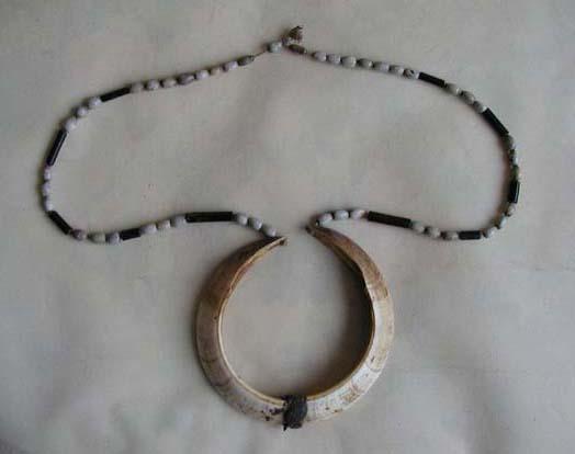EA/59/23 - 
neck ornament 
