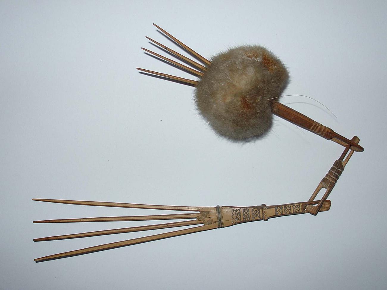EA/78/3 - 
haircomb
