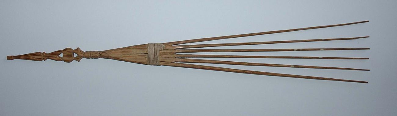 EA/78/4 - 
haircomb

