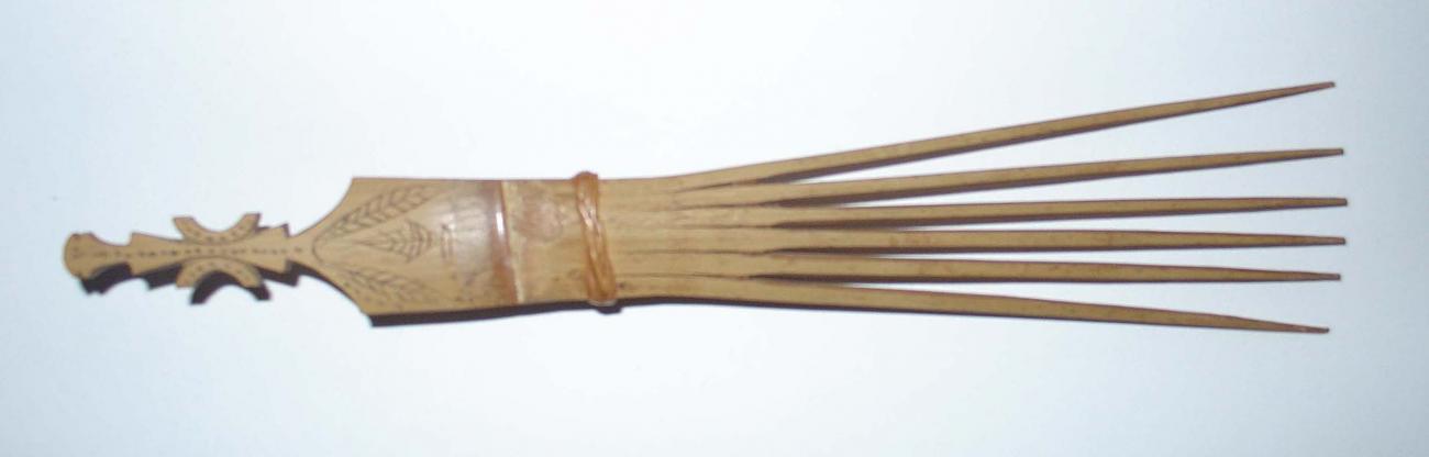 EA/78/5 - 
haircomb
