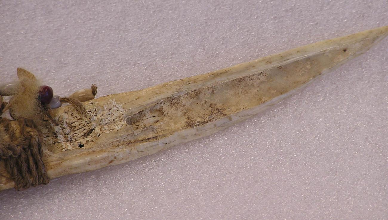 EA/104/2 - 
dagger
