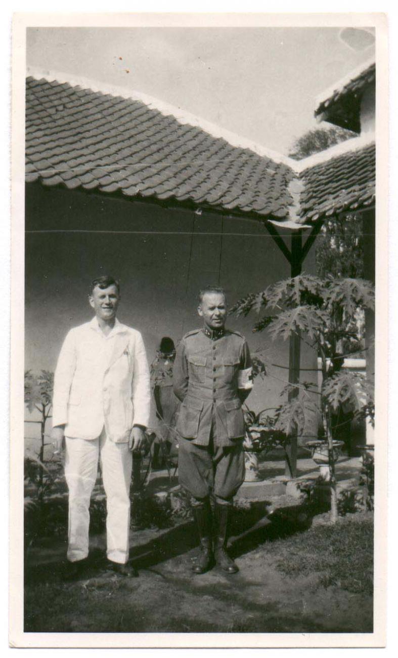 BD/38/1 - 
The Kleiterps in uniform
