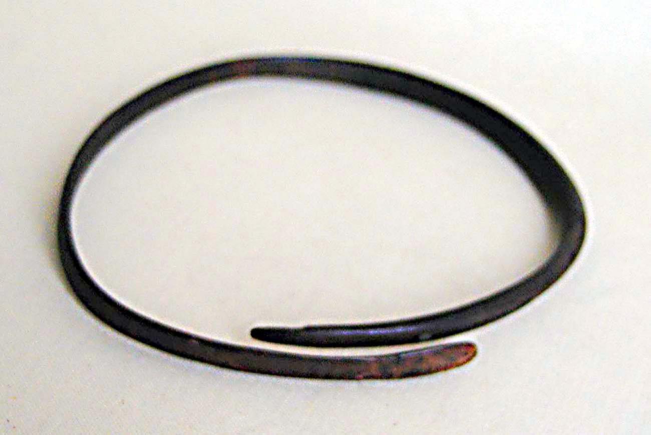 EA/99/55 - 
arm ornament
