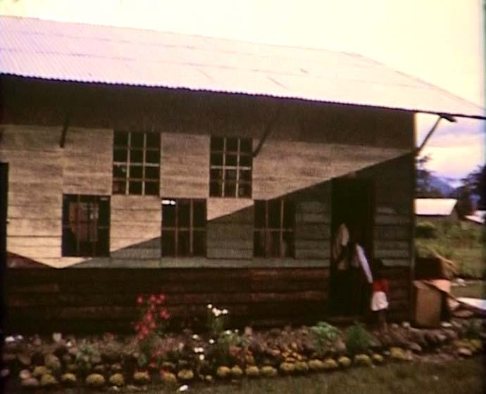 FI/40/27 - 
Pugina en vliegveld Wamena
