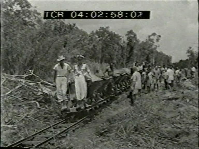 FI/1200/150 - 
Nieuw-Guinea Kroniek 4: Waar nog zoveel te doen is
