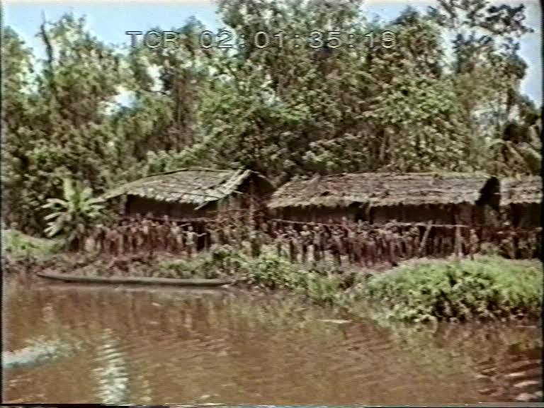 FI/1200/155 - 
Nieuw-Guinea Kroniek 12: Polikliniek in de wildernis
