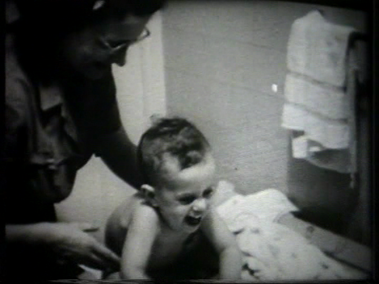 FI/1200/99 -
Bathing babies in three cultures