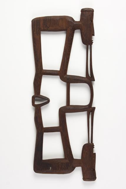 EA/174/103 - 
group statue
