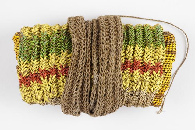 EA/174/142 - 
shell purse
