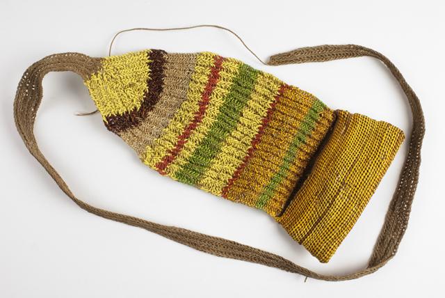 EA/174/142 - 
shell purse
