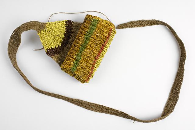 EA/174/142 - 
shell purse

