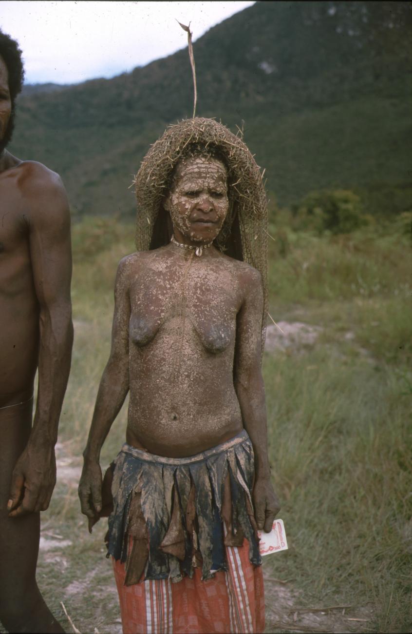 BD/166/154 - 
Woman adorned with white clay
