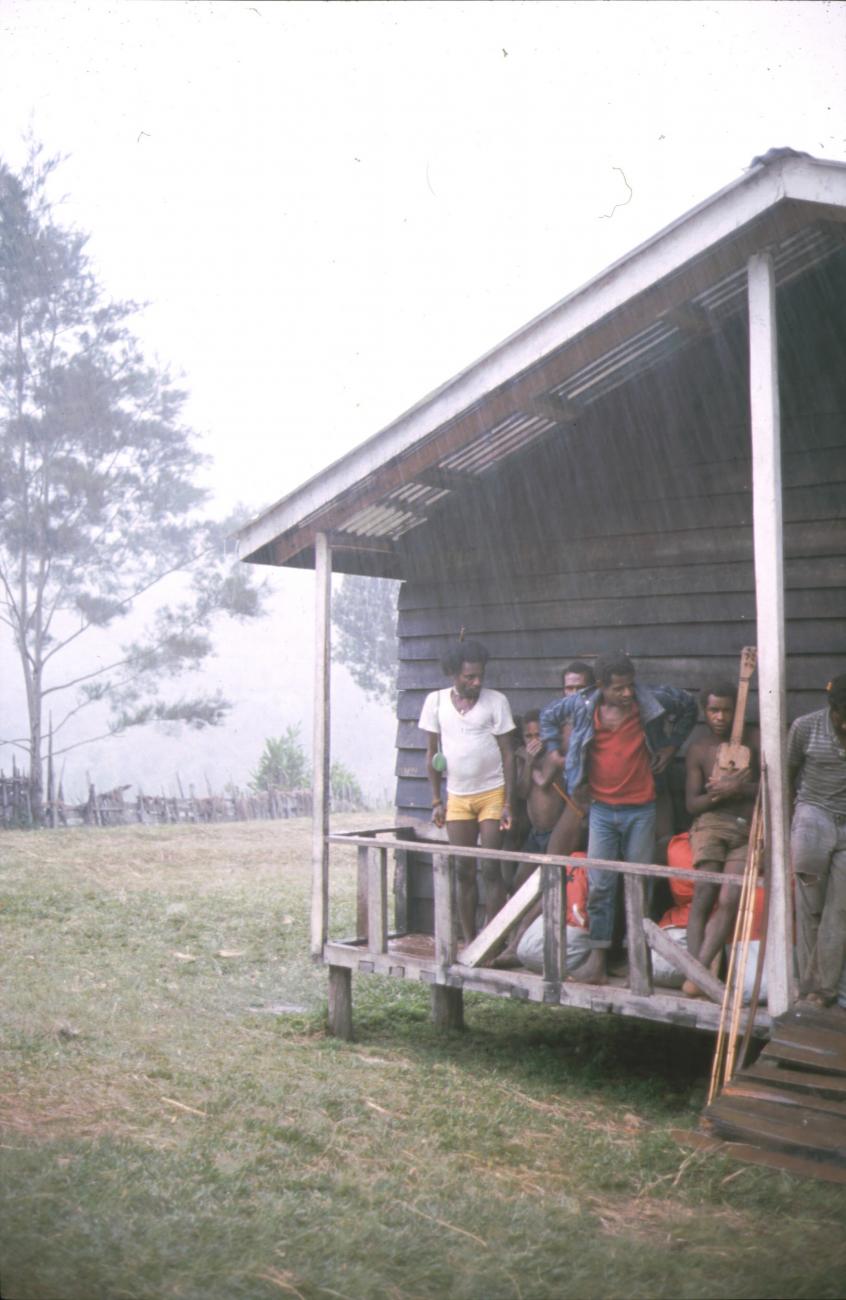 BD/166/178 - 
Sheltering from the rain 2

