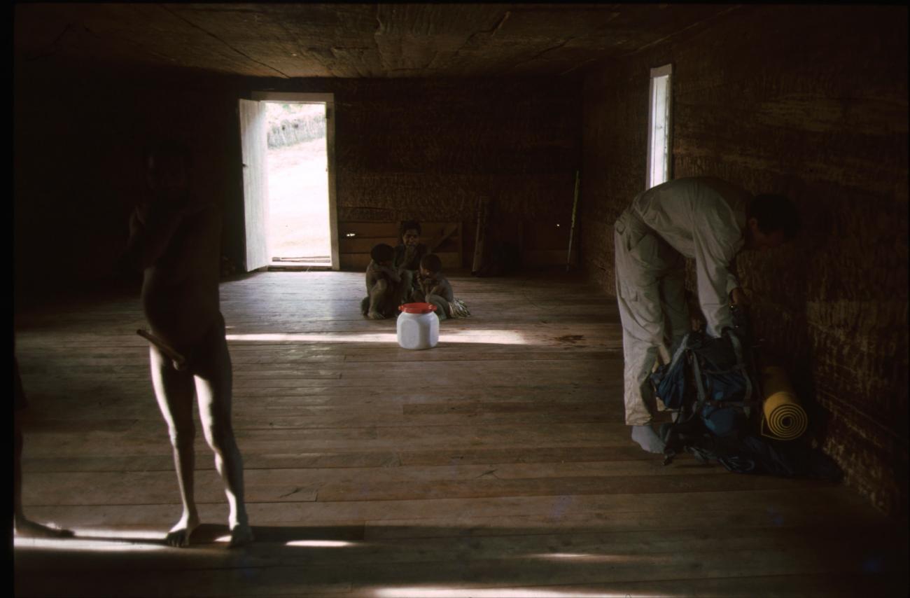 BD/166/181 - 
People in a hut
