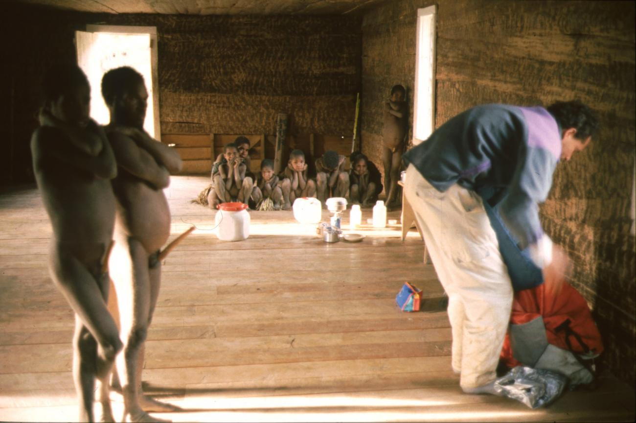 BD/166/185 - 
Inside the hut
