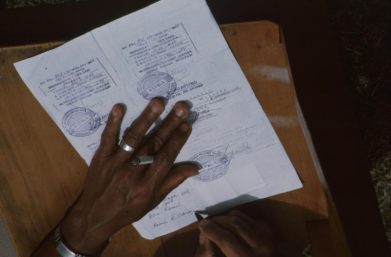 BD/166/197 - 
Signing of a form 2
