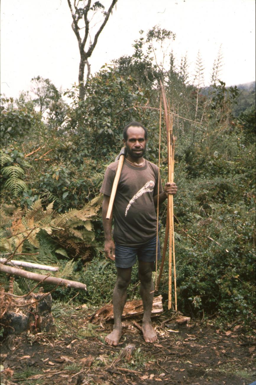 BD/166/21 - 
Man with ax and bow and arrow
