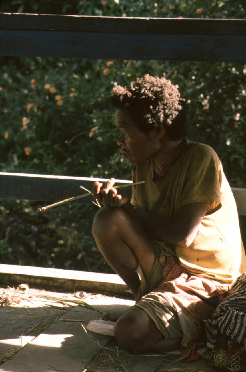 BD/166/235 - 
Man with pipe
