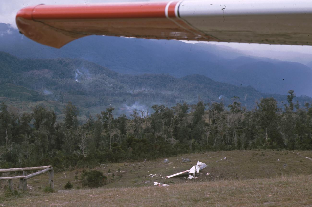 BD/166/241 - 
Plane wreck 2
