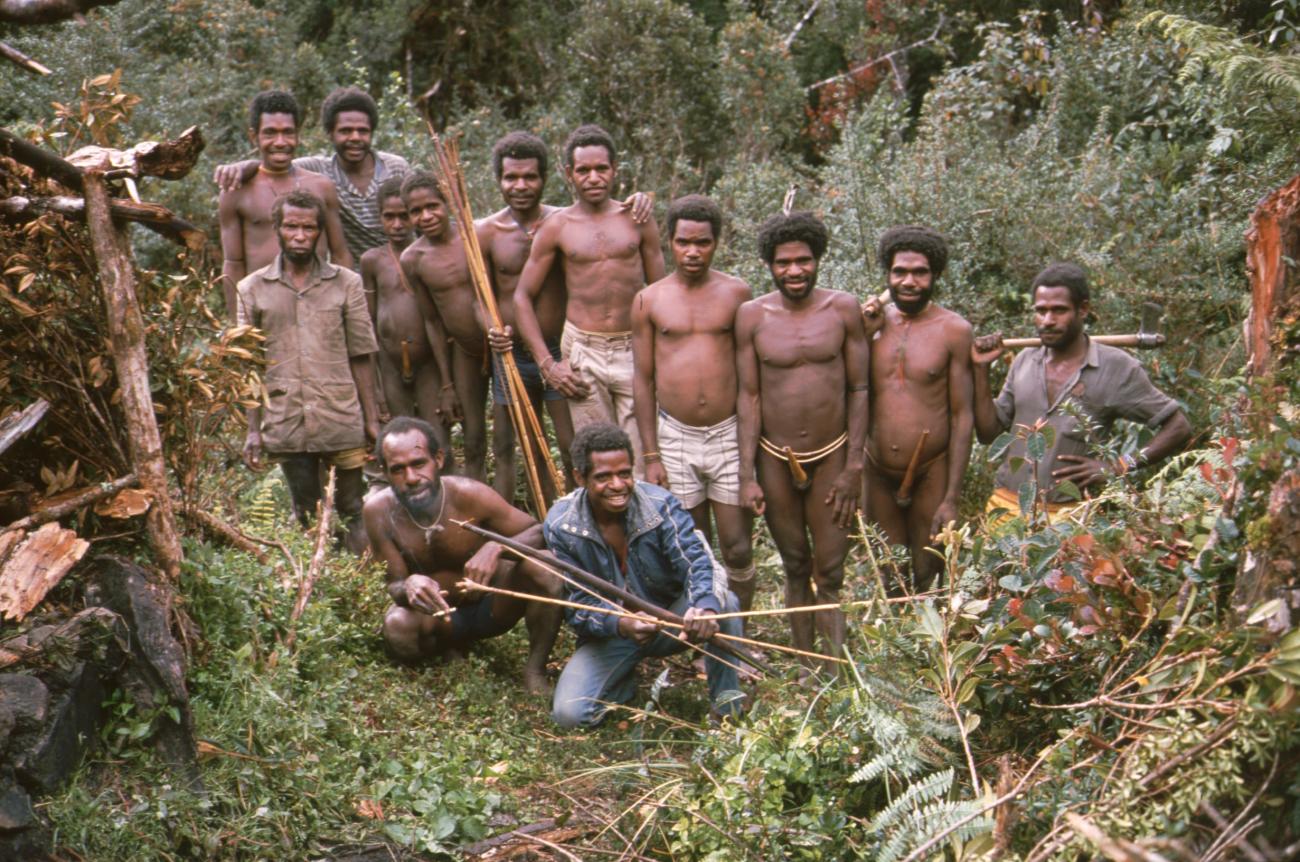 BD/166/24 - 
Group of men with hunting tools
