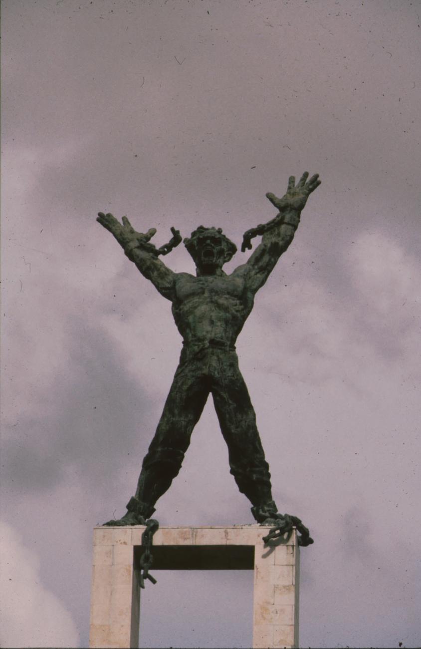 BD/166/260 - 
Statue of a human figure with broken chains
