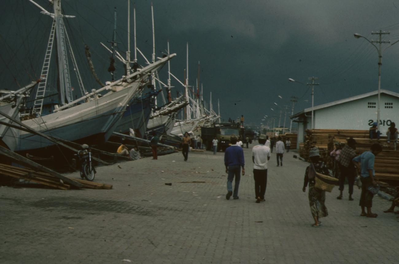 BD/166/274 - 
Dark clouds over the port
