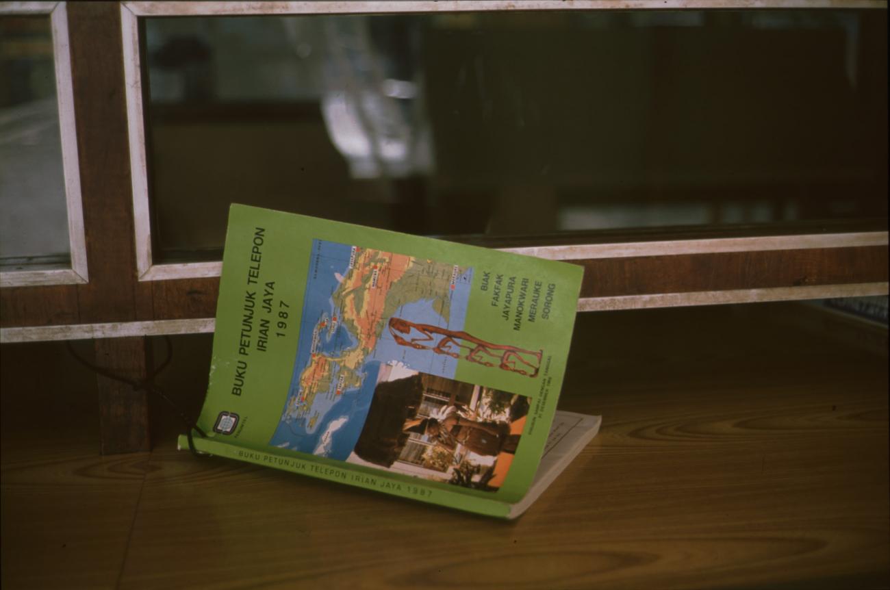 BD/166/287 - 
Papua guidebook

