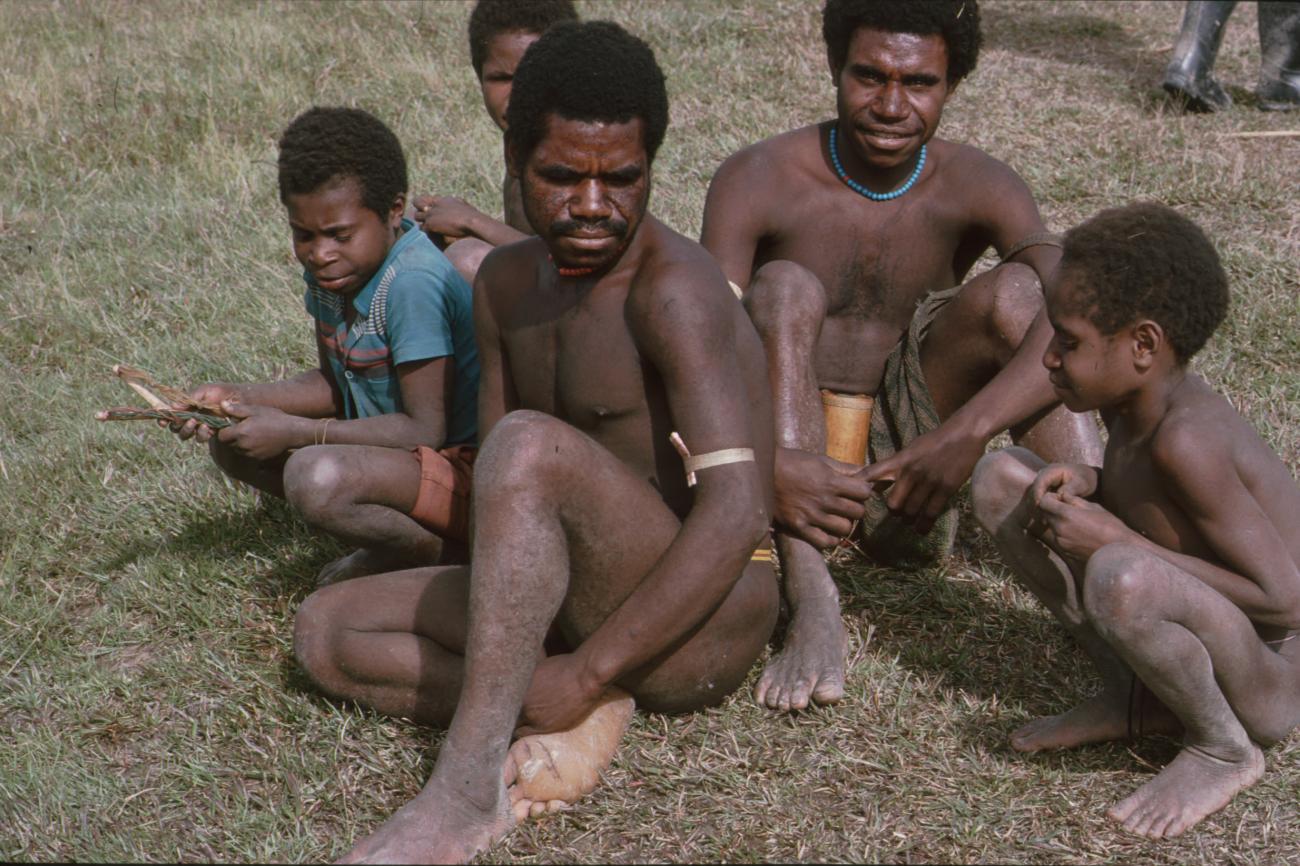 BD/166/345 - 
Some Papua people on the ground
