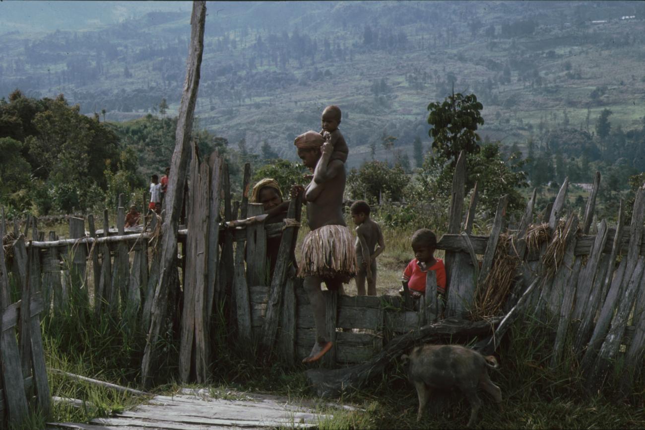 BD/166/362 - 
Mother with children crossing a fence
