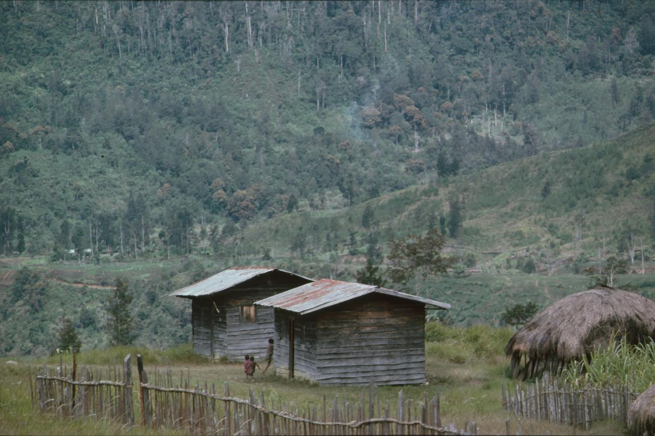 BD/166/392 - 
Small houses at the foot of the mountain
