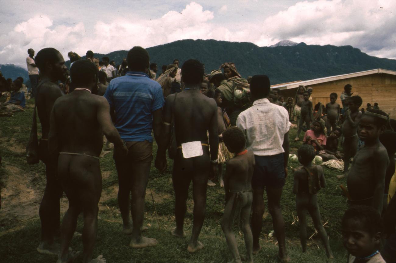 BD/166/45 - 
Group of men looking at people in the market
