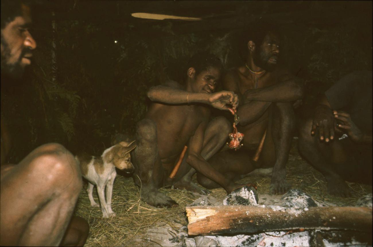 BD/166/96 - 
Preparation of food over wood fire

