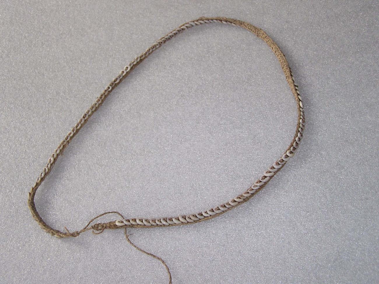 EA/174/66 -
schelpenketting