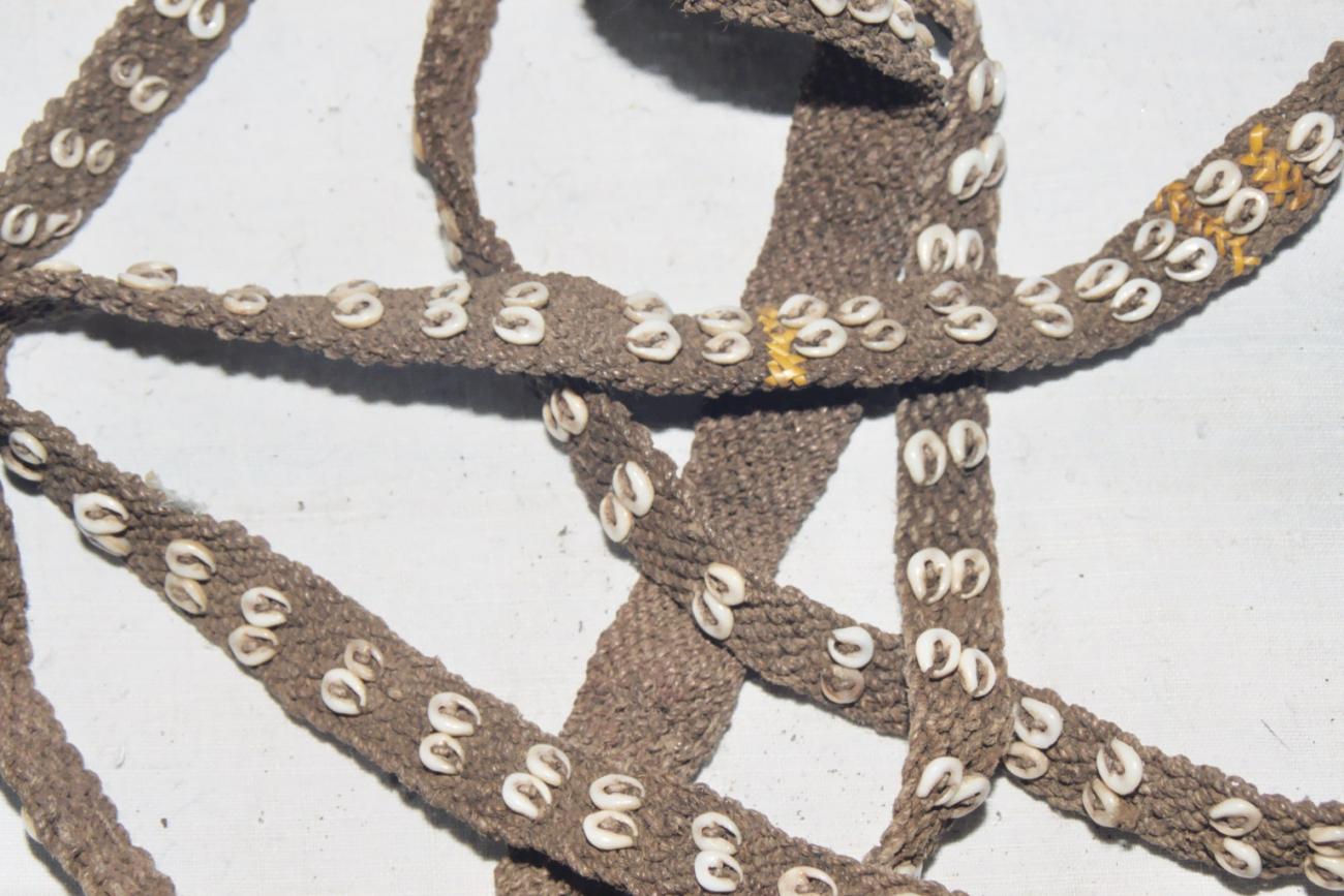 EA/131/5 - 
shell strap
