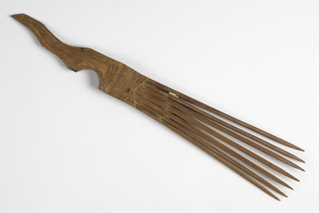 EA/256/11 -
comb