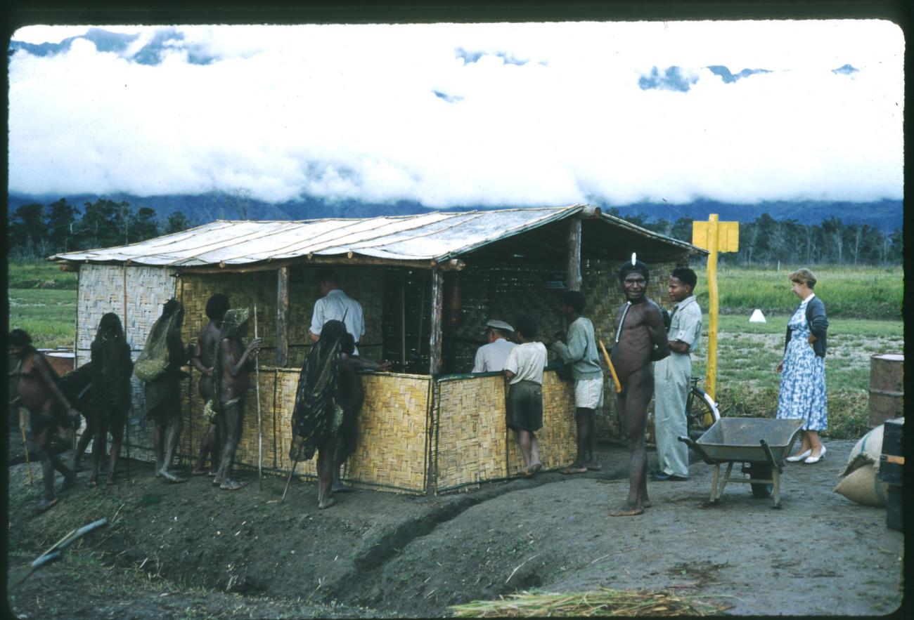 BD/209/1119 -
Administratiepost op vliegveld
