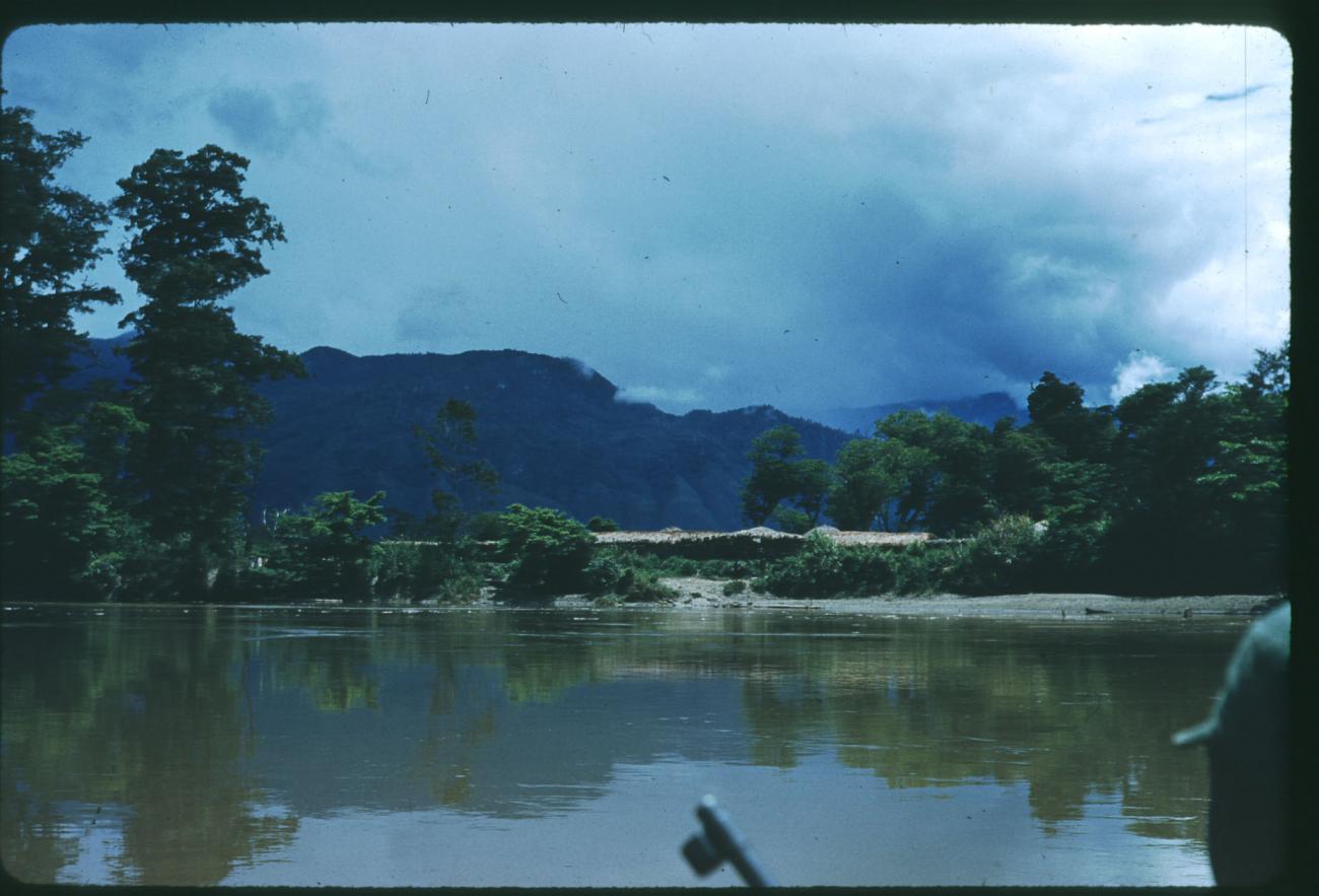 BD/209/1131 -
Uitzicht over rivier