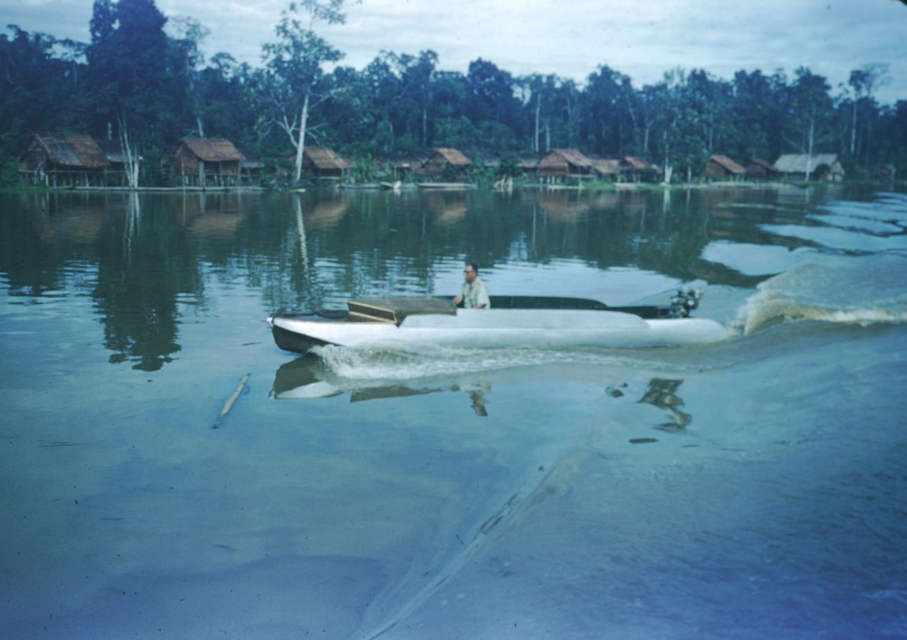 BD/209/2054 - 
Motorboot
