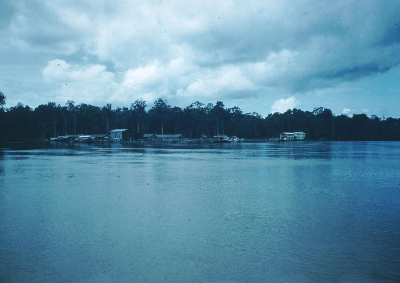 BD/209/2078 -
Bestuurspost aan het water