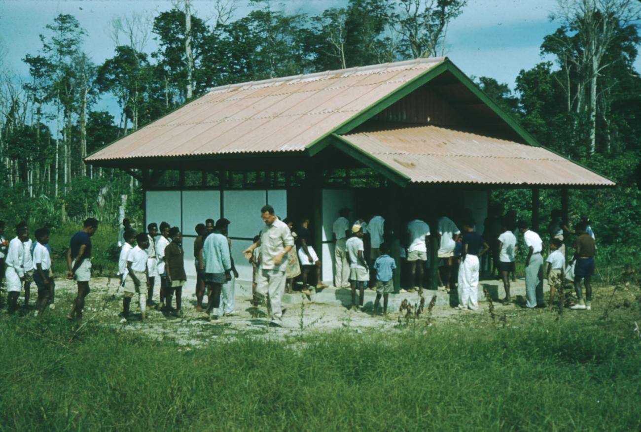 BD/209/3005 -
Bijeenkomst in huis