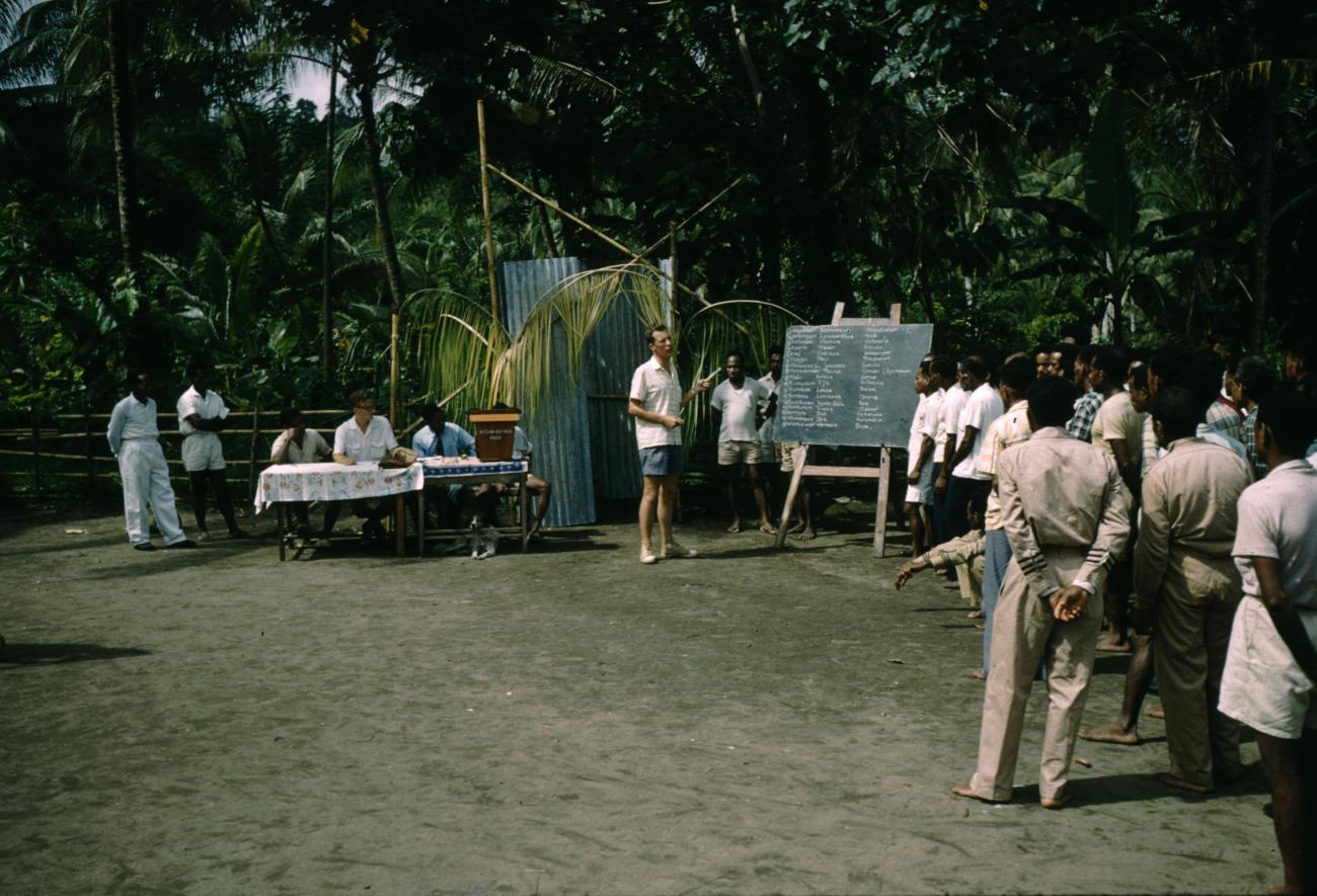 BD/209/7106 -
Verkiezingen Nieuw Guinea Raad