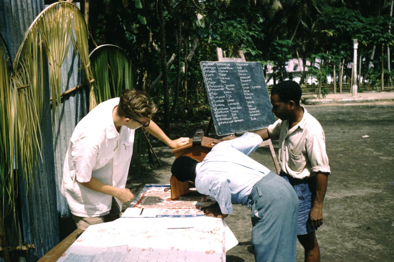 BD/209/7107 -
Verkiezingen Nieuw Guinea Raad