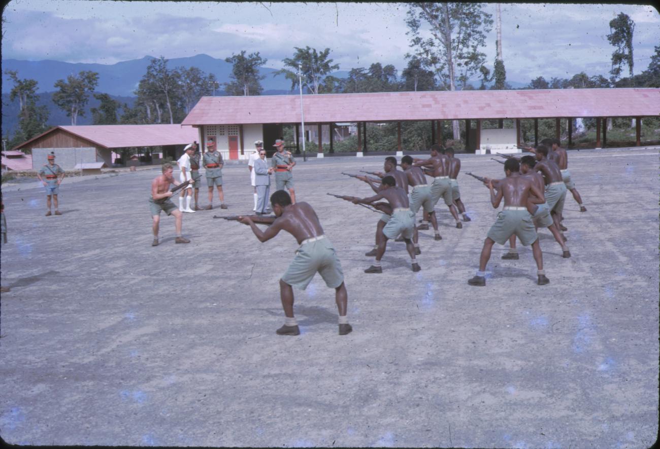 BD/209/9131 -
Opleidingskamp Papoea Vrijwilligers Korps te Manokwari