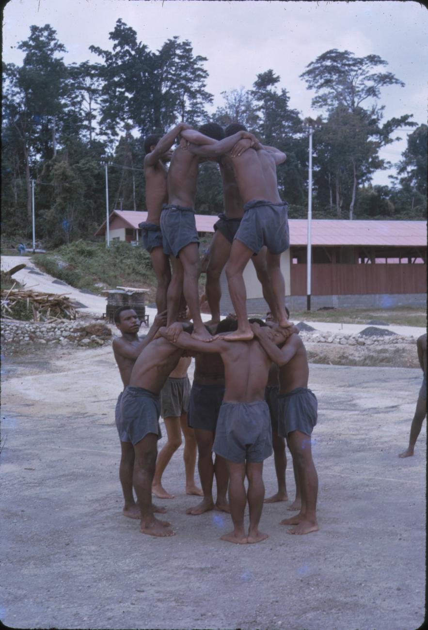 BD/209/9138 -
Opleidingskamp Papoea Vrijwilligers Korps te Manokwari